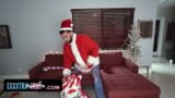 Exxxtra küçük - kostümlü sıcak minyon kız Noel Baba&#39;yı şaşırtıyor snapshot 2