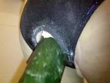 ereccion anal con pepino. snapshot 18