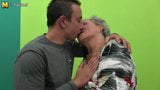 Cattiva nonna grande fa sesso con il suo giovane ragazzo snapshot 1