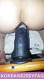 Koreanische sissy-schwuchtel reitet bbc-dildo im doggystyle wie eine hure snapshot 9