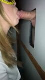 Sa femme et des inconnus au Gloryhole 4 snapshot 3