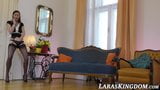 Versaute MILF Lara fickt und lutscht POV vor der Masturbation snapshot 3