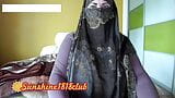 Arabische Muslimin im Hijab genießt Muschi und Arschspiele live vor der Kamera, aufgenommen am 20. November, aufgenommene Show snapshot 3