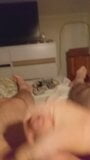 Si Dia berbaring di atas katil dan menyentak zakar saya sehingga saya dapat orgasme snapshot 7