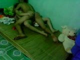 Vietnamesische Paare auf Bett snapshot 9