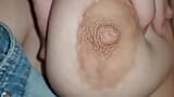 Juego con las grandes tetas naturales de una nena caliente snapshot 9