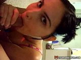 Hermosa novia adolescente chupa polla con semen en la boca snapshot 13