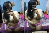 Sexy desi girl graba su video de selfie ... snapshot 10