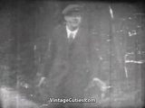 森を歩く愚かなティーンエイジャー（1910年代のヴィンテージ） snapshot 2