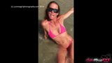 Sofiemariexxx - onweerstaanbare Sofie Marie plaagt op het strand snapshot 1