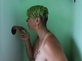 Chupando pau pelo gloryhole e engolindo snapshot 4