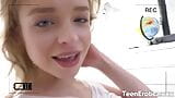 Doce adolescente alexa flaxy tem seu muff comido antes de levar pau snapshot 20