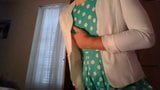 Travesti amateur dans une jolie robe à pois snapshot 9