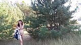 Alla ragazza piace camminare nuda per strada. Succhia e scopa a carina snapshot 16