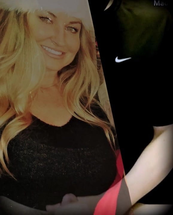 AshleighBee lovin to tease dicks with her big fake tits