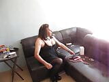 Crossdresser com um vibrador 4 snapshot 1