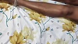 Indiai barátnő meztelen szári alsószoknyában, langában és melltartóban románc a nagybácsival snapshot 3