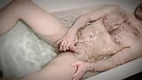 Mężczyzna masturbuje się w kąpieli - girlz .pro - alexmilton snapshot 9