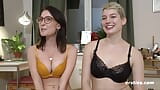 Ersties - Lia e Birgit brincam com plugues anais e se divertem muito snapshot 2