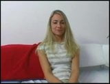 Blondine op mijn bed snapshot 2