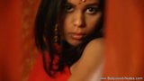 Cette MILF indienne adore être nue snapshot 3