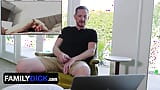 Stiefsohn macht seine ersten schritte in seiner webcam-modeling-karriere &stiefvater ist sein größter fan snapshot 4