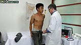 Asiático twink barebacked por doctor dilf después de enema examen snapshot 1