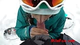 Mila Fox Lisichka chupou quentemente o pau de um snowboarder na floresta no frio. Esperma no rosto snapshot 11