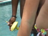 黑人和白人女同性恋在游泳池里做爱 snapshot 4