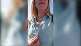 Rubia depravada muestra públicamente sus grandes tetas - desnudez al aire libre snapshot 8