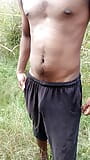 Un garçon tamoul du village montre son corps sexy et sa bite snapshot 1