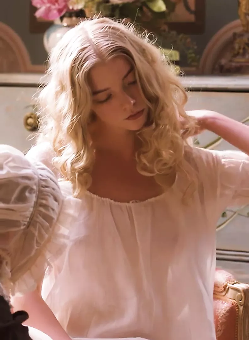 Anya taylor-joy nipple