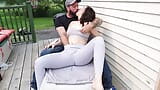 Romantisches Outdoor-Squirting in Yogahosen – mit Jess & Tony snapshot 3