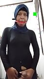 Masturbación con el orgasmo en hijab catsuit snapshot 7