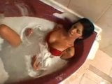 Joodse milf neukt in de sauna snapshot 3