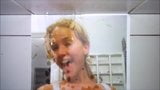 Jennifer Lawrence pancut penghormatan (11 spurts!) snapshot 4