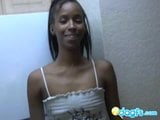 Travieso ébano gf stephine sensual fetiche masturbación con la mano snapshot 2