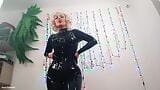 Latex gummi joi jerk off instruktioner - arya grander - het pin up milf i fetisch catsuit femdom pov snapshot 2