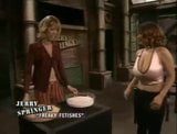 Rare grote borsten taartfetisj op Jerry Springer -show snapshot 3