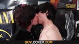 Boy locker - se penche et baise comme une salope gay snapshot 3