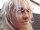 Hermosa nena rubia de Alemania disfruta de una polla dura en primer plano snapshot 2