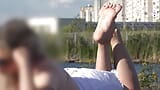 Piedi sexy ripresi di nascosto sulla spiaggia snapshot 10