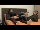 Schattig nerdy meisje met bril geeft footjob 100 snapshot 6