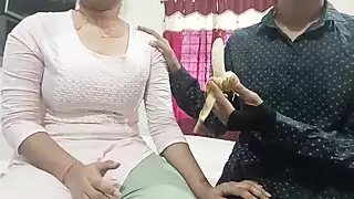 Jiju Ne Sali Ko Banana Kela Bol Kar Apne Lund Khila Diya Virgin ...