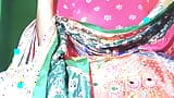 Indische homo travestiet Gaurisissy xxx seks in roze Lehanga die op zijn grote borsten drukt snapshot 13