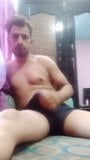 Pakistaanse jongen masturbeert snapshot 9