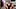 Getatoeëerd meisje met grote tieten spuit voor het eerst op webcam