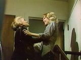 1976 - Jennifer Welles a unei tinere soții americane de casă snapshot 3