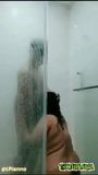 La ragazza indonesiana fa sesso nel bagno snapshot 2