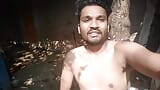 Indischer college-junge im wald im freien masturbations-video - hindi audio snapshot 1
